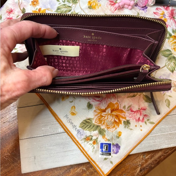 Kate Spade Laurel Way Stacy Wallet in Deep Plum. Beautiful saffiano leather - Picture 10 of 13